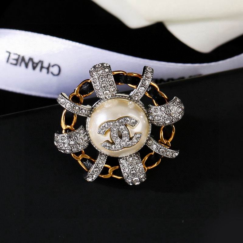 Chanel Brooch 03yxs305